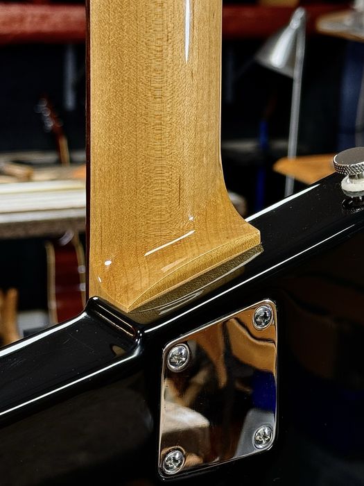 Daro Guitars MODEL P Goldfoils 2024 - Black burst nitro gloss