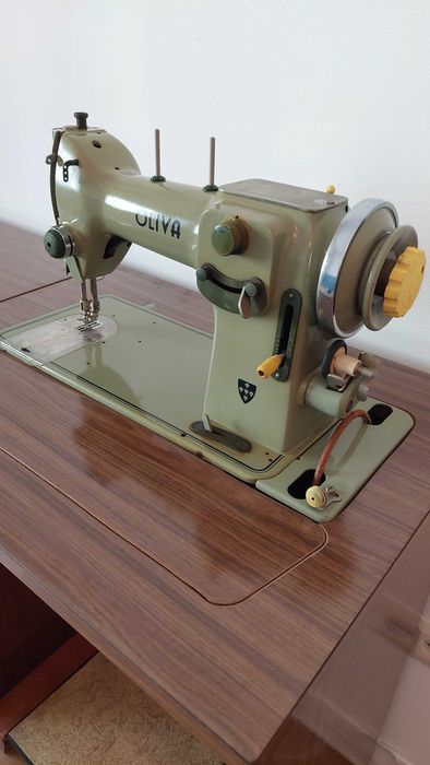 Máquina de costura Oliva