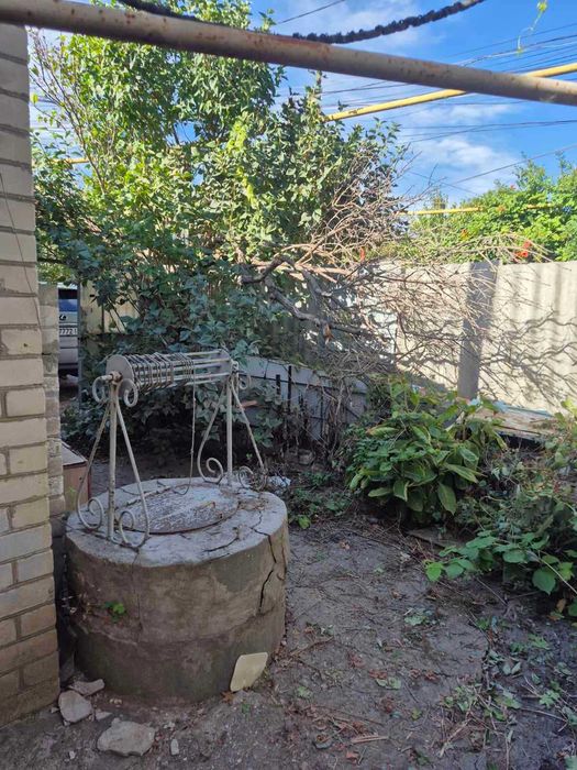 У моря и леса, Ривьера, Фонтанка, в центре села дом с коммуникациями