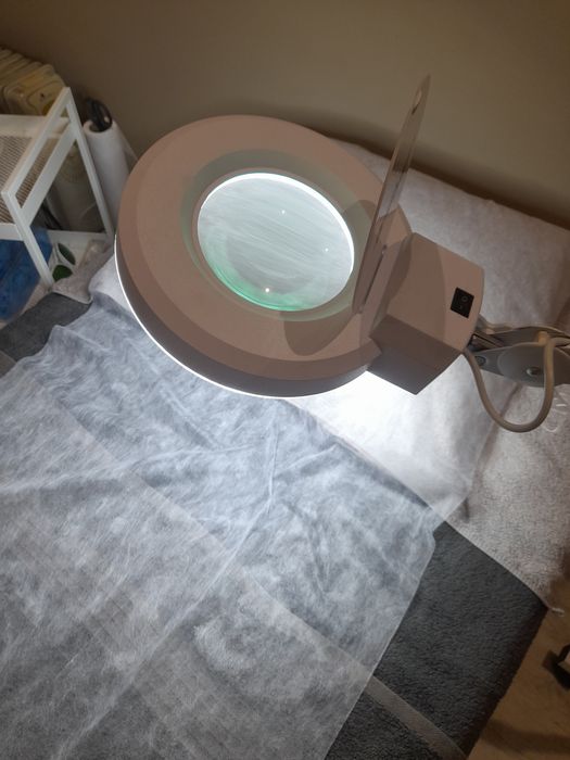 Lupa com luz para estética