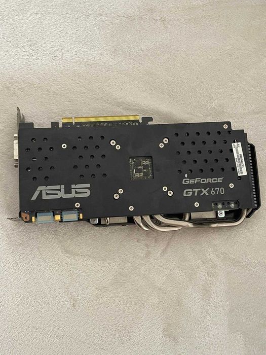 Placa Gráfica Nvidia GTX 670 2GB Asus 2 Ventoinhas