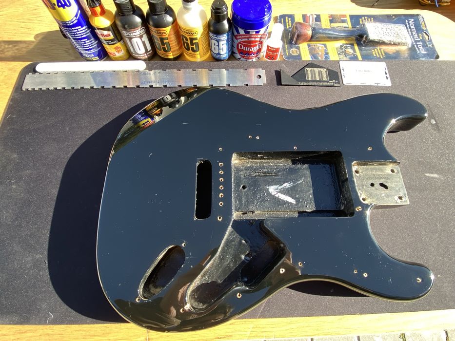 Corpo Stratocaster Squier preto - relic natural - ótimo estado