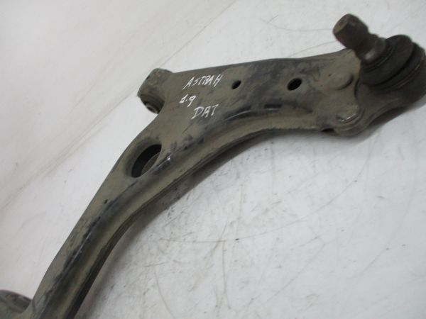 Braço de suspensão frente direito OPEL Astra H Hatchback (L48)