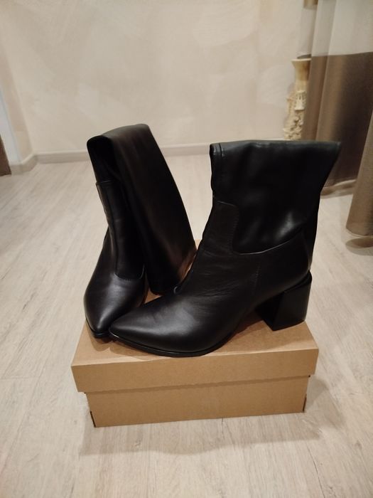 Нове жіноче взуття