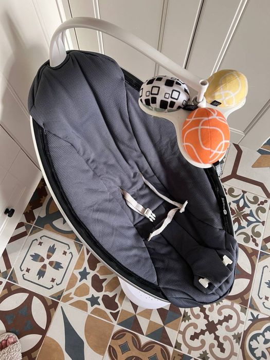 Заколисуючий центр 4Moms MamaRoo, гойдалка, шезлонг
