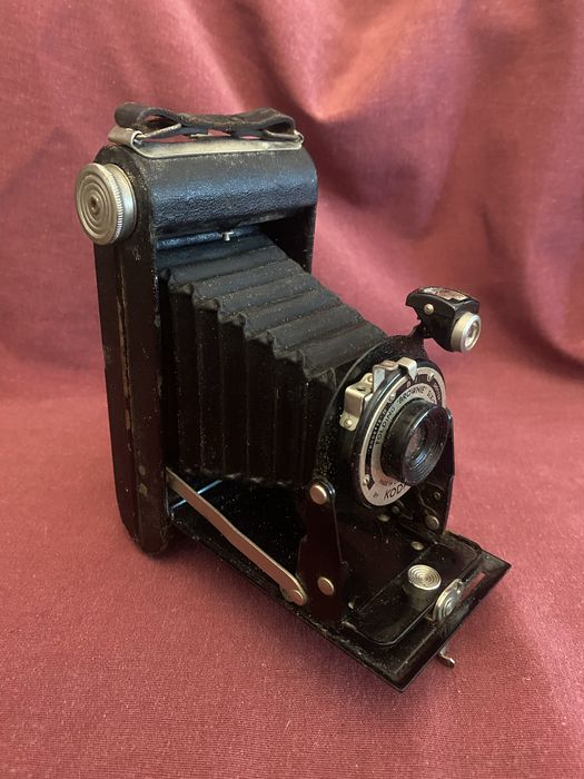 Camera Kodak Six-20 Folding Brownie