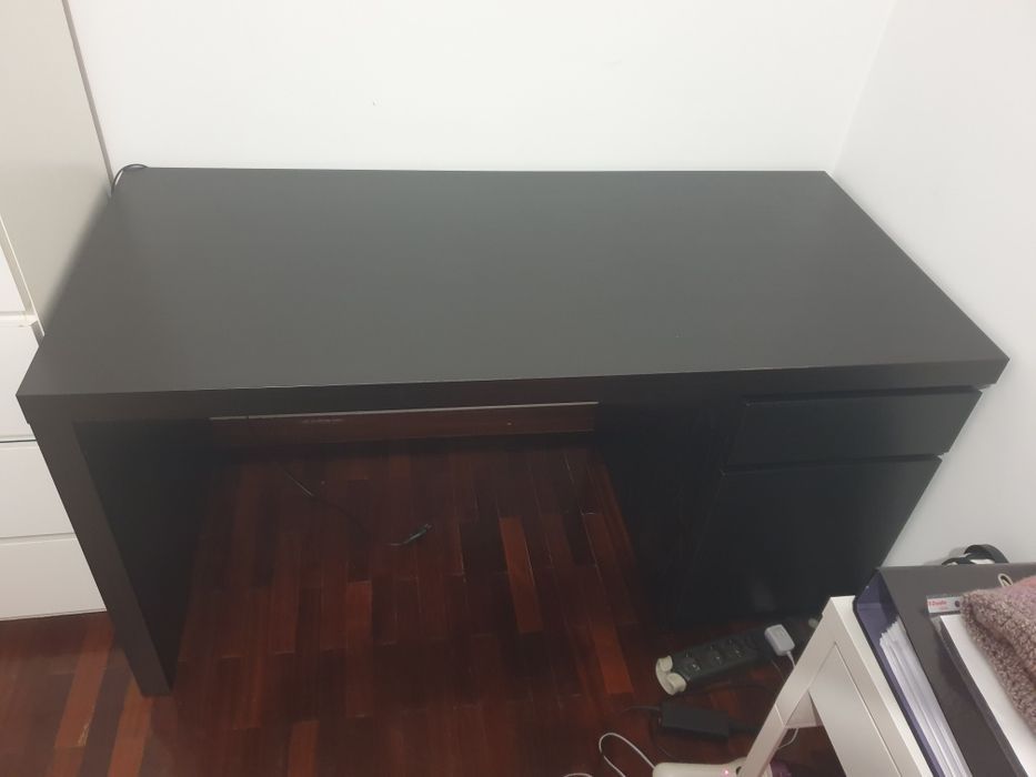 Secretária MALM (IKEA) cor preta