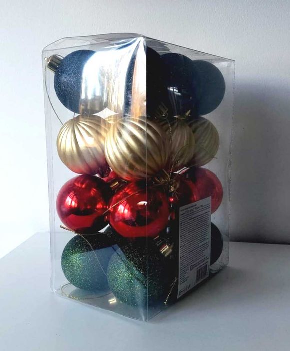 1 paczka po 24  szt bombki  mieszane