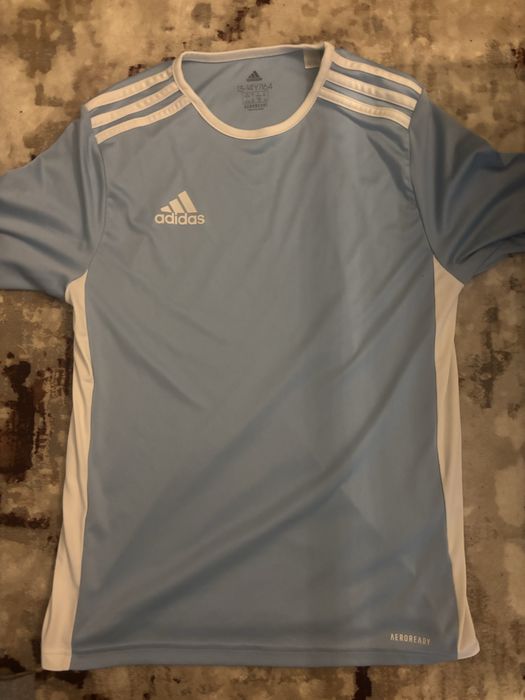 T shirt adidas azul claro