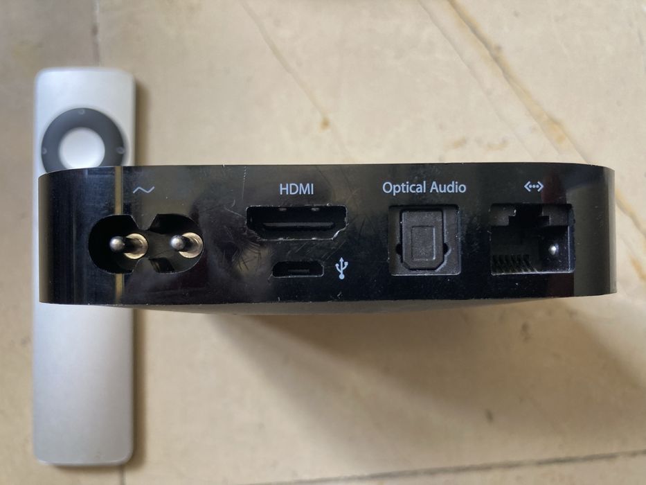 Apple TV 2a geracao com comando e cabo corrente