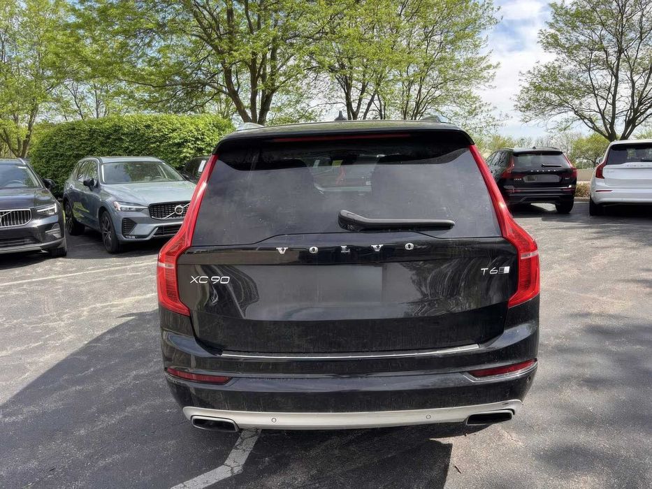 Volvo XC90      2021