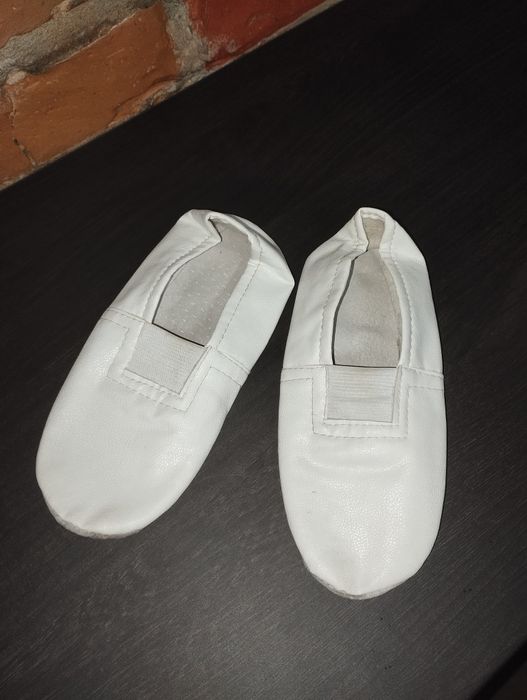 Чешки дитячі білі 20 см