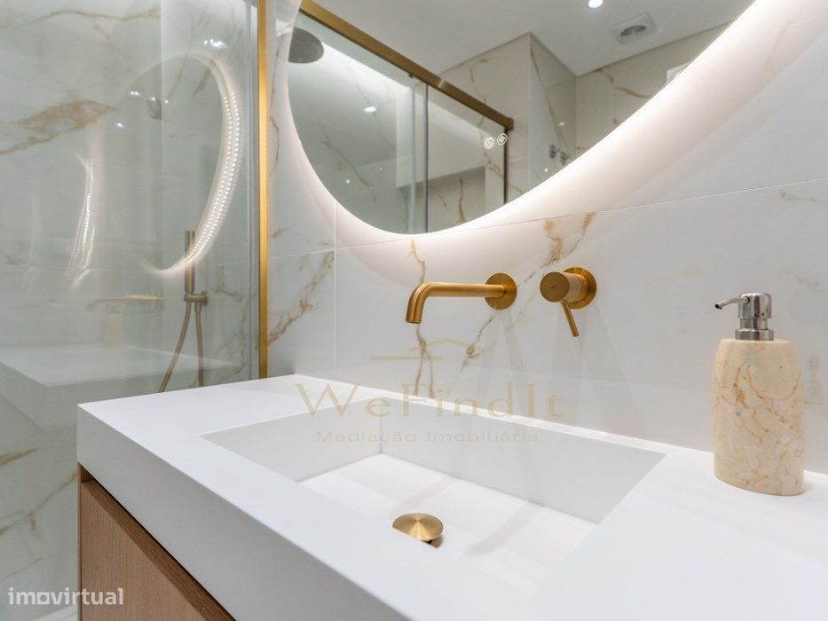 Apartamento T1 remodelado num condomínio com garagem, piscina e jar...