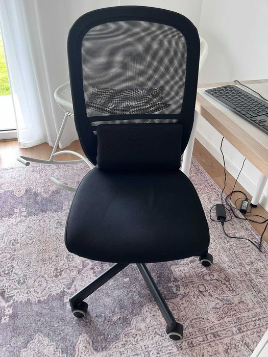 Cadeira escritorio IKEA preta. Como nova. Modelo FLINTAN.