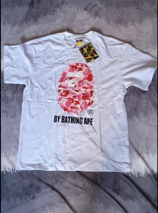 bialo różowa koszulka bape