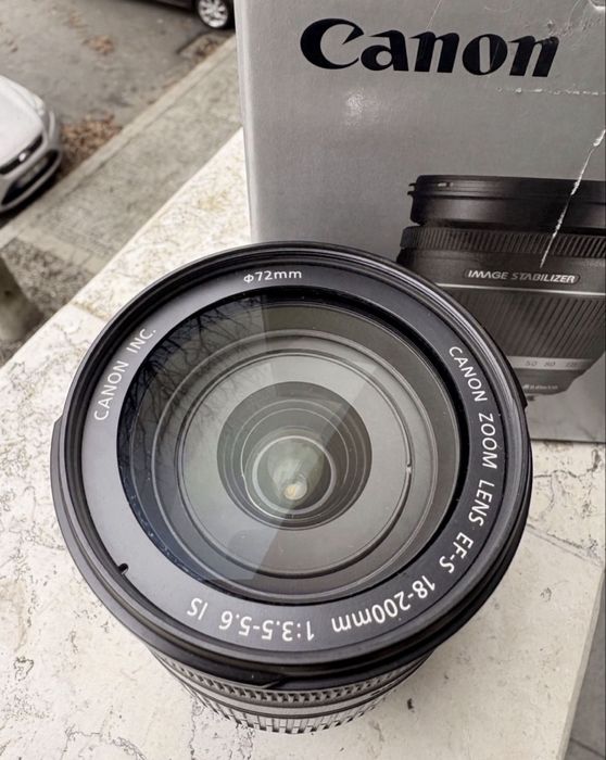 Canon EF 18-200mm f/3.5-5.6 IS