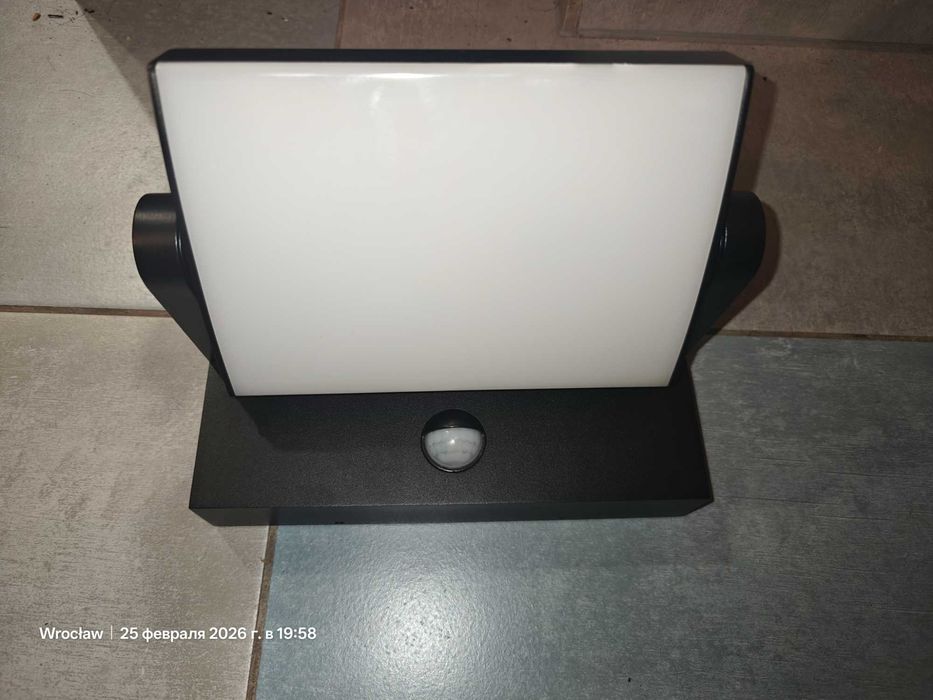 Wewnętrzna/Zewnętrzna Lampa Ścienna z Czujnikiem Ruchu