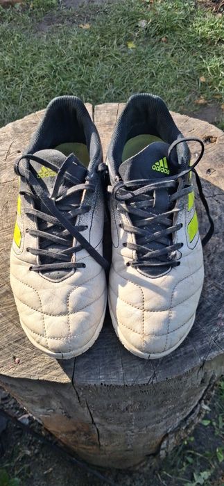 Футзалки Adidas  .