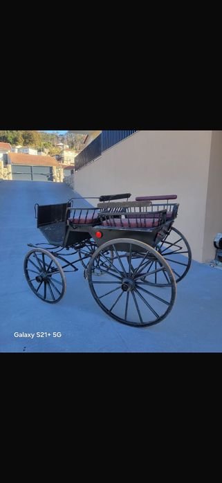 Charrete antiga singular e parelha