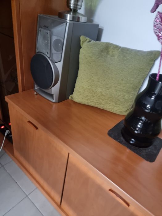 Móvel sala de cerejeira com cristaleira