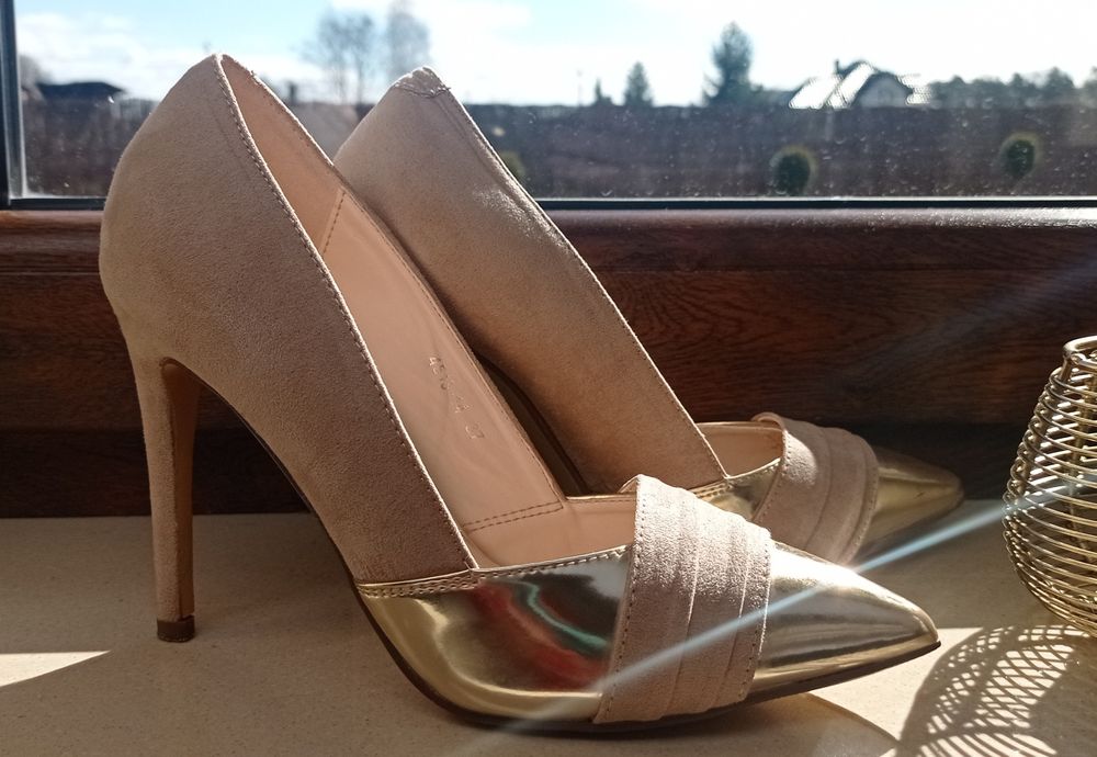 Wysokie szpilki beż złoto roz. 37 eleganckie na Komunię, Wesele