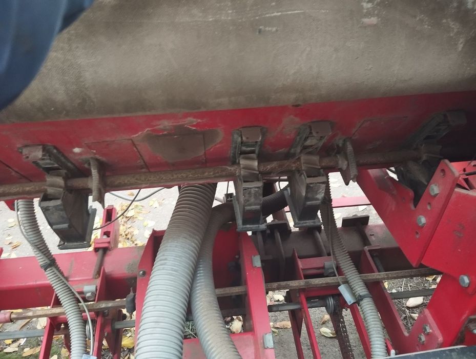 Сівалка пропашна BECKER KP 8, навісна, пневматична, анкерна, 2010 р.в.