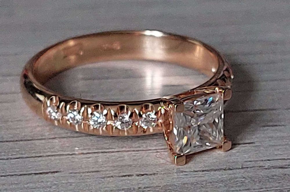 Золотое кольцо 585 проба Муассанит Размер 17 и 18