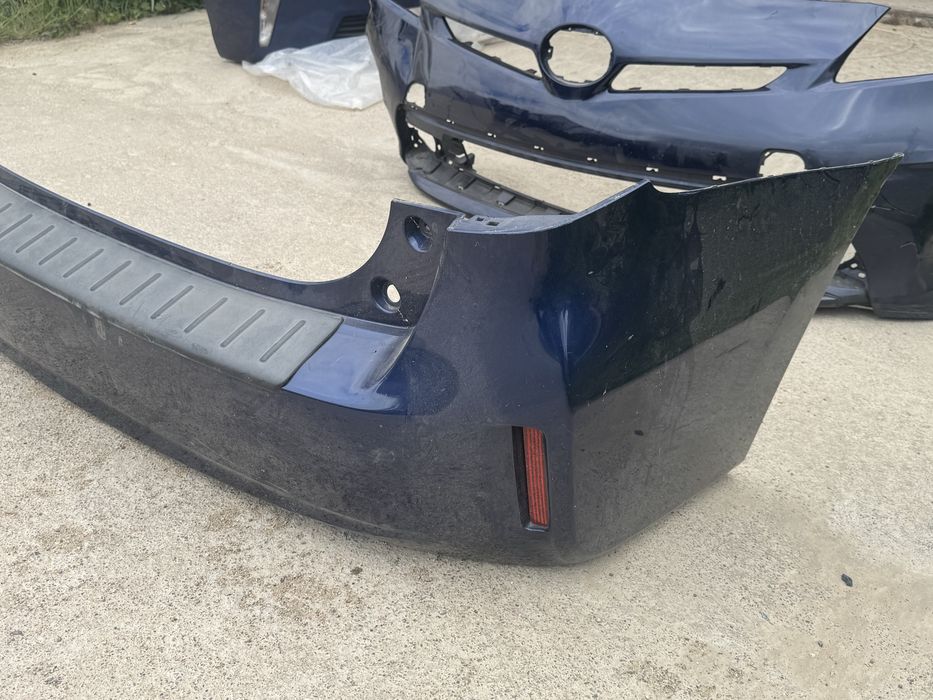Бампер задний оригинал Toyota Prius V Plus