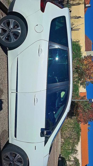 Carro 7 lugares, em bom estado