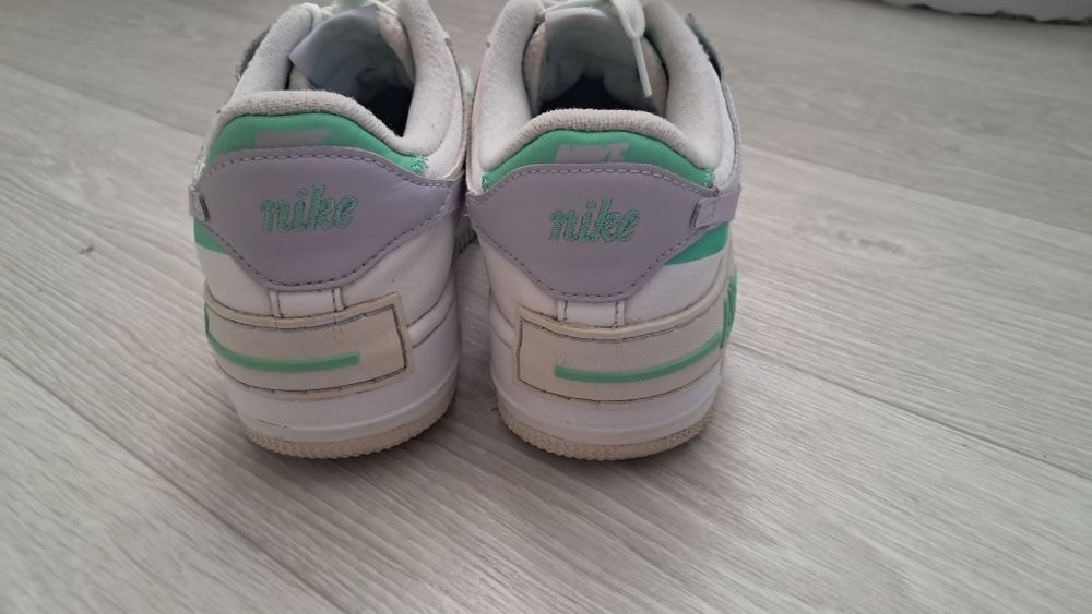 Продам жіночі кросівки фірми Reebok Nike