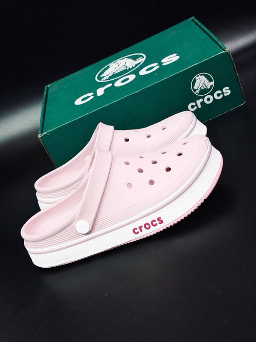 Рожеві крокси • новинка 2026 • купить крокси • Crocs женські для вулиці і дому • якісні зручні крокси • ніжно рожеві тапки жіночі