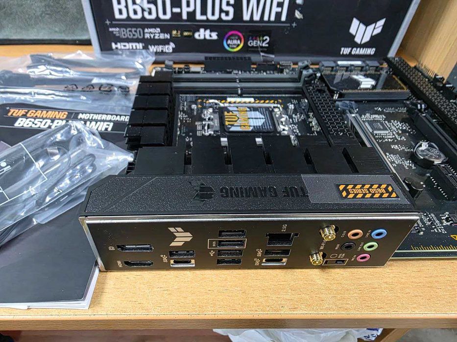 Материнська плата ASUS TUF GAMING B650-PLUS WIFI
