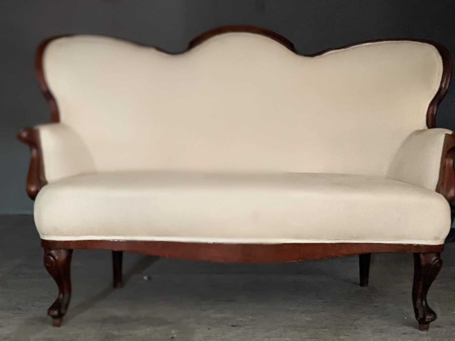 Sofá branco muito antigo e raro