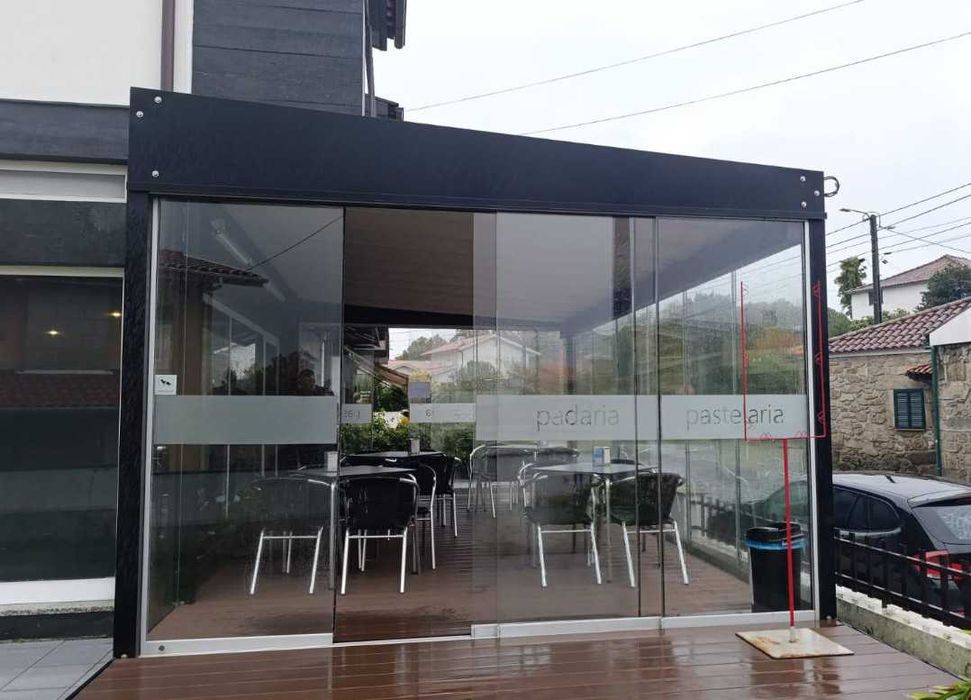 Esplanada Fechada, c/ Lona Impermeável e c/ Abertura Automática