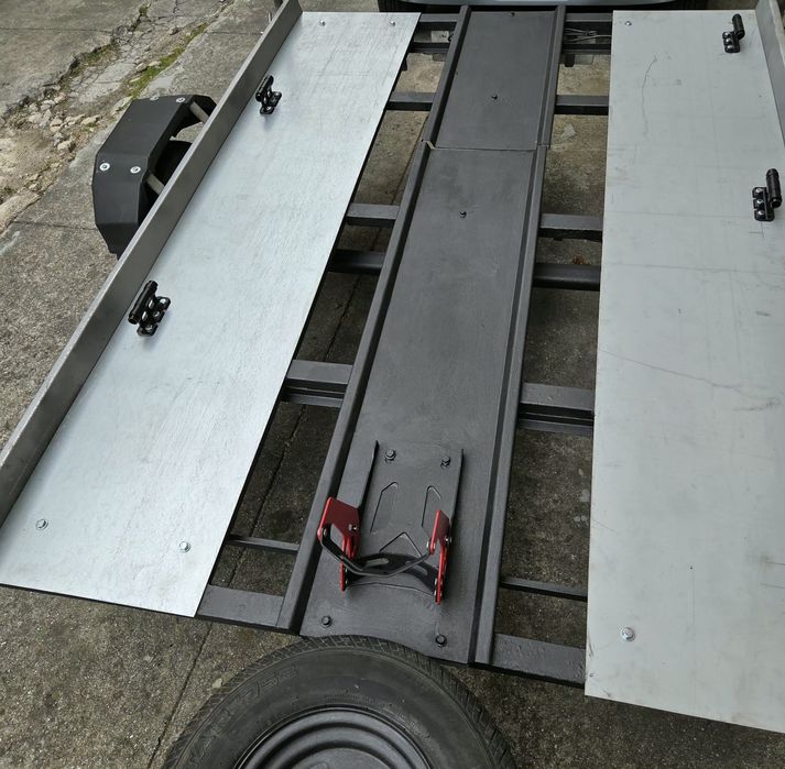 Atrelado para 5 bicicletas mota e moto quatro