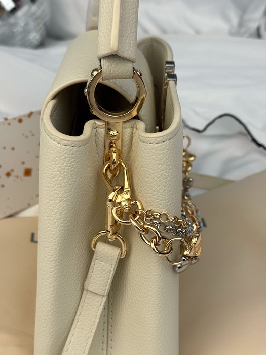 Сумка Louis Vuitton Capucines BB Cream