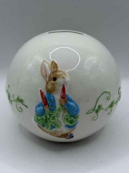 Porcelanowa skarbonka Peter Rabbit firmy Enesco