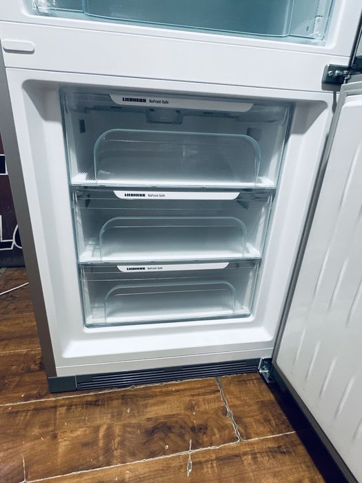 Топ , великий холодильник Liebherr 2 м , 70см