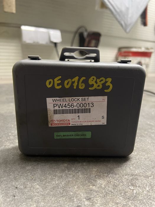ZŁODZIEJKI OE Nakrętki zabezpieczające Toyota Lexus PW456/00013