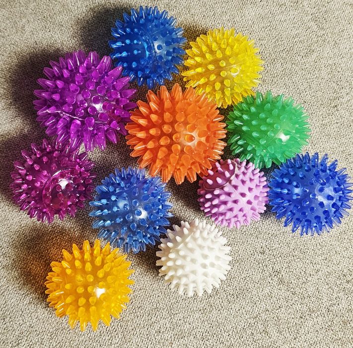 12 x gumowa piłeczka z kolcami dla pieska lub kotka