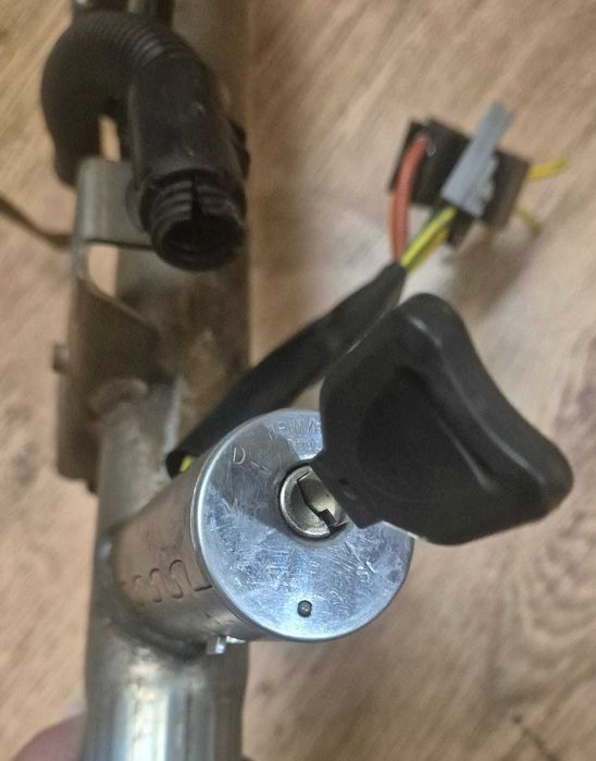 Drążek Kolumny Kierowniczej Stacyjka Kluczyk RENAULT MASTER II(98-03r.