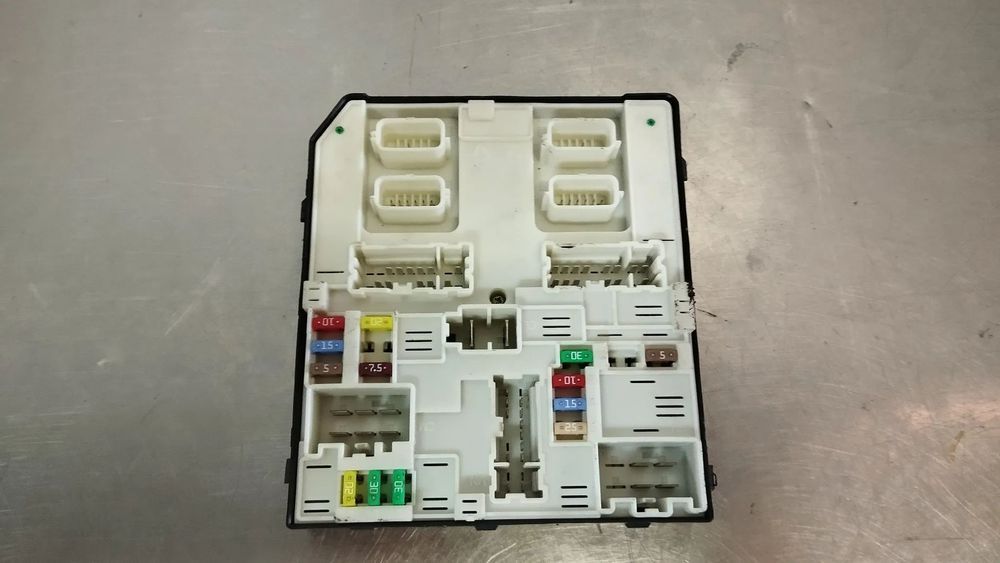 CAIXA DOS FUSIVEIS / MODULO USM-2010 RENAULT MEGANE III / SCENIC III