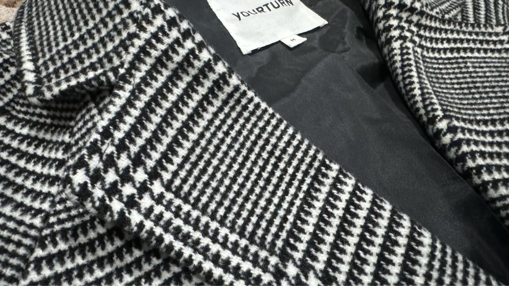 Nowy, elegancki płaszcz męski w kratę YourTurn, rozmiar M