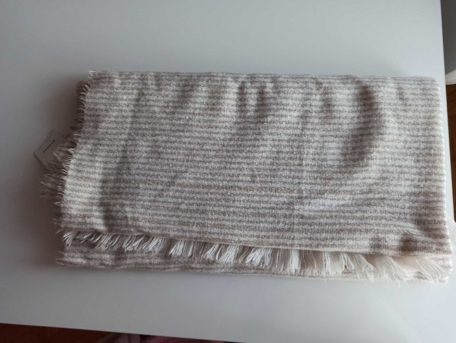 Szalik Reserved nowy