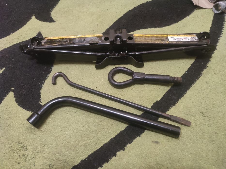 Домкрат Ford Volkswagen Hyundai Kia Mitsubishi Toyota Chevrole Fiatt