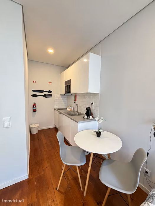Apartamento com jardim e despesas incluidas