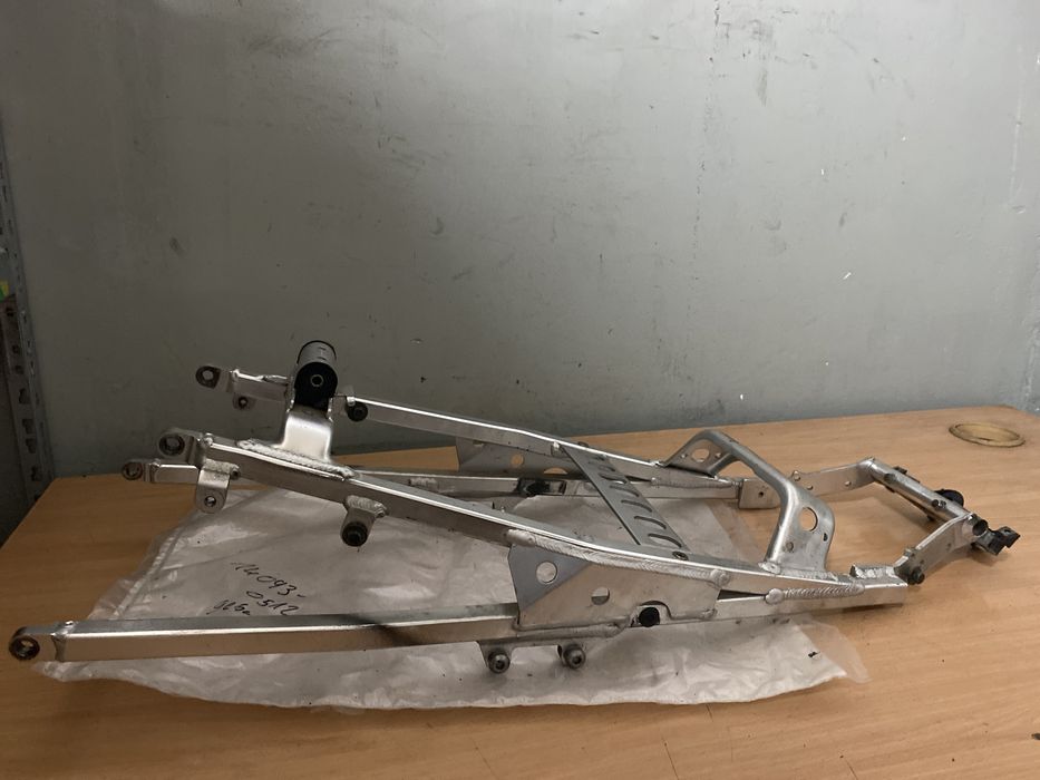 YAMAHA YZF-R6 RJ01 RJ03 99-02 stelaż zadupka Mocowanie