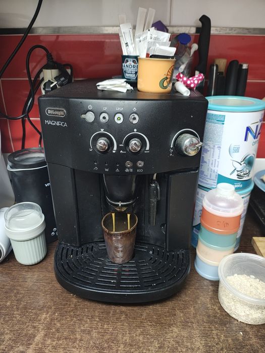 Máquina cafe automática delonghi magnifica