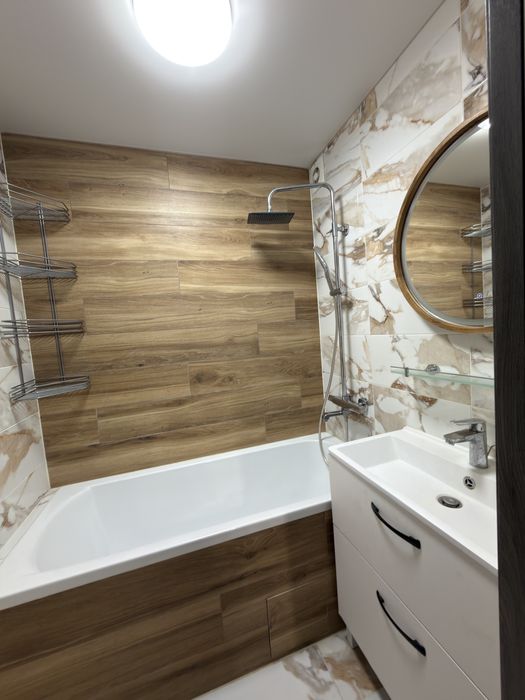 Продаж 3к квартири біля Центру з ремонтом