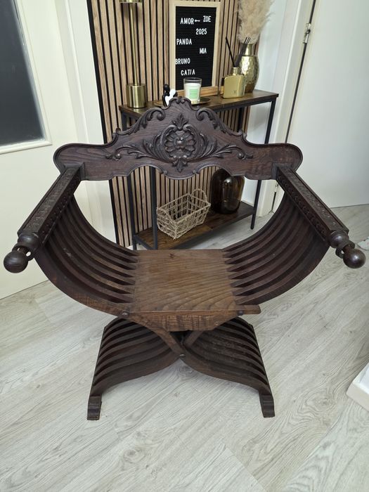 Cadeira Antiga - Estilo Retro